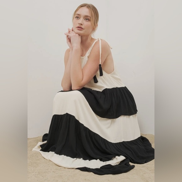 Aaron & Amber
Color Blocked Tier Maxi Dress - Picture 10 of 10